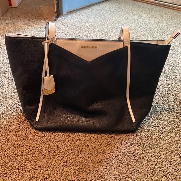Michael Kors Leather Navy Blue & White Shoulder Bag w/ Gold Hardware- Like New - Picture 1 of 10